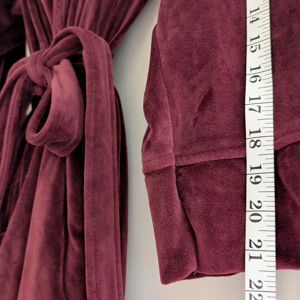 Luxurious Purple Velvet Robe - Picture 5 of 7